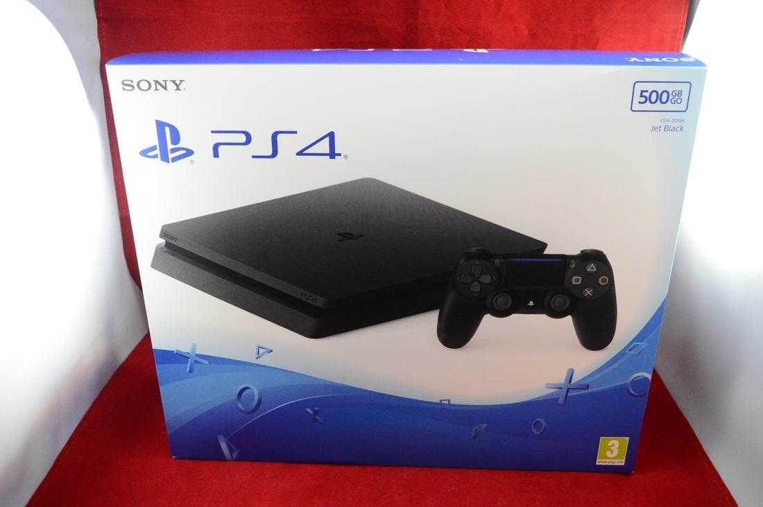 Коробка с PS4 Slim