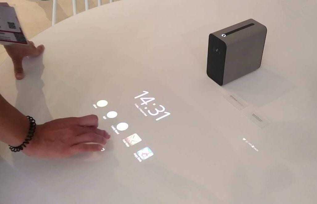 MWC 2017. Sony анонсировала несколько новых "умных" устройств (xperia touchscreen projector)