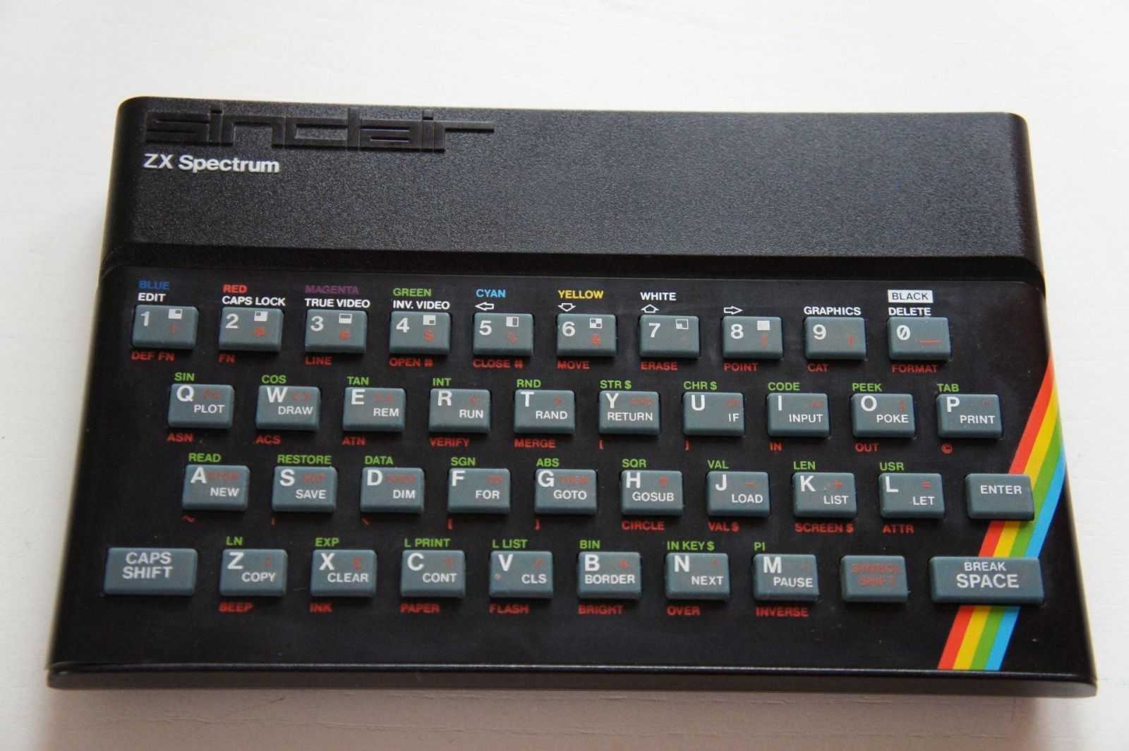 Легендарному ZX Spectrum исполнилось 35 лет ()