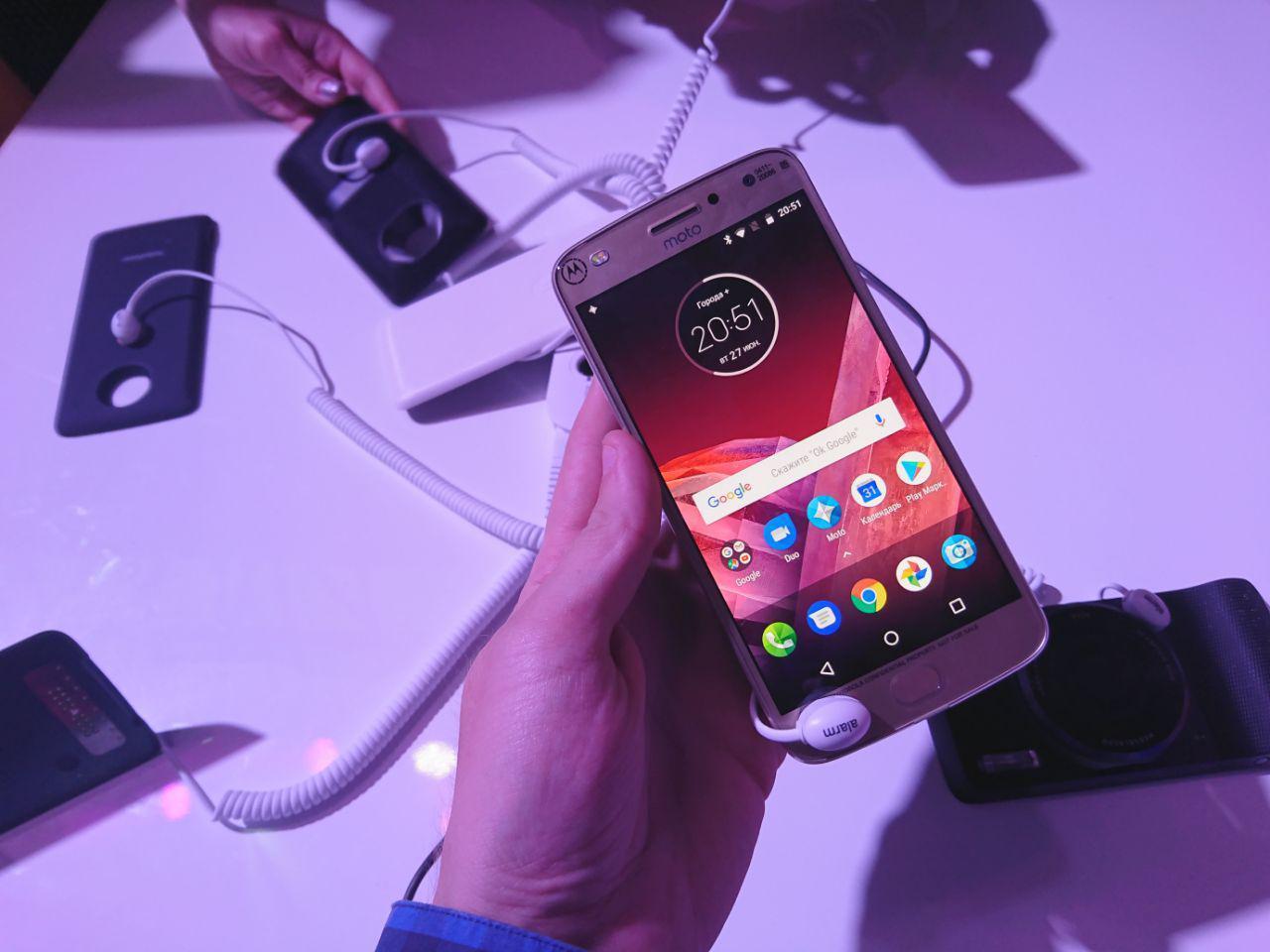 Motorola Moto Z2 Play официально представлен в России (photo 2017 06 27 20 52 42)