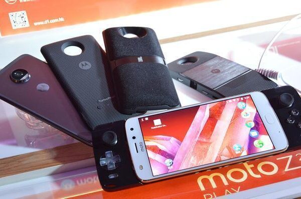 Motorola выпускает джойстик для Moto Z (dims e1502434208574)