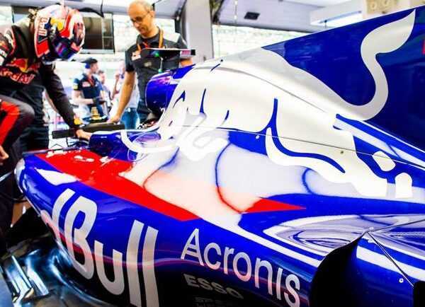 Acronis отмечает год партнерства со Scuderia Toro Rosso (image002)