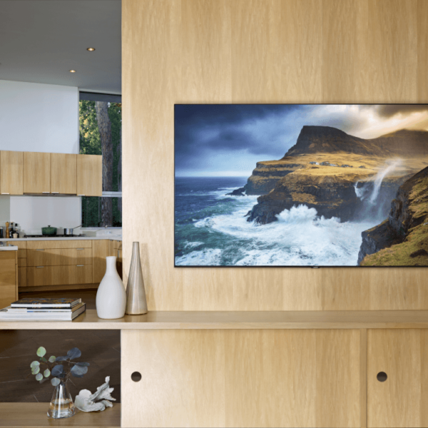 Samsung выпустила огромные QLED-телевизоры с поддержкой AirPlay 2 (QLED.0 1)