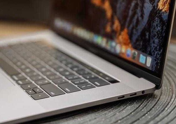 В 2019 году Apple планирует сделать новый 16-дюймовый MacBook Pro для геймеров и дизайнеров (apple macbook pro touch bar 15 inch 2017)