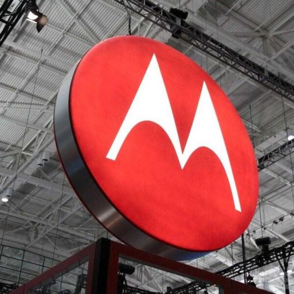 Motorola подтвердила, что представит сгибающийся смартфон в этом году (motorola stock logo)