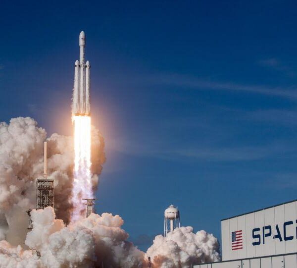 SpaceX Falcon Heavy успешно совершил свой первый коммерческий полет (1026245369)