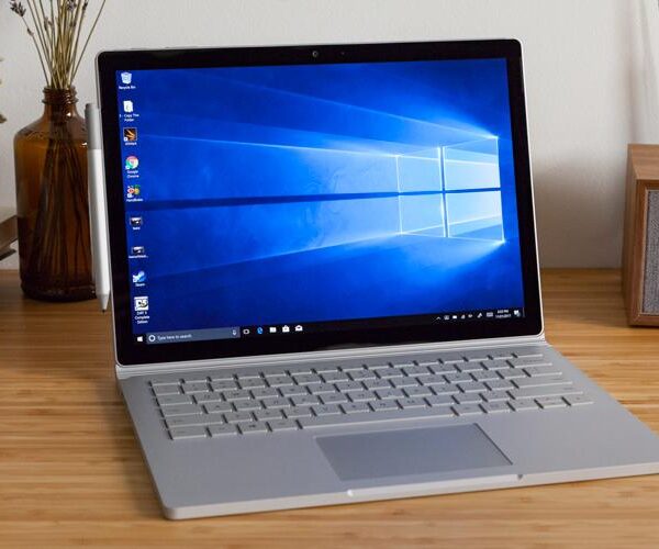 Microsoft обновила Surface Book 2 процессорами Intel 8-го поколения (ahr0chm6ly93d3cubgfwdg9wbwfnlmnvbs9pbwfnzxmvdxbsb2fkcy81mzi4l2cvbwljcm9zb2z0lxn1cmzhy2utym9vay0yltezltawms5qcgc)