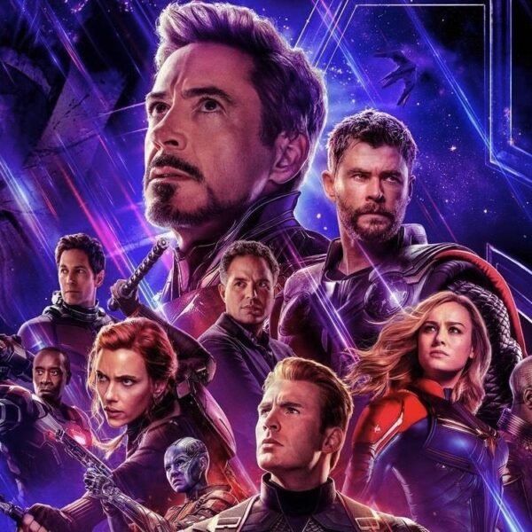 Фильм "Мстители: Финал" заработал в прокате более 2 миллиардов долларов (avengers endgame poster top half)