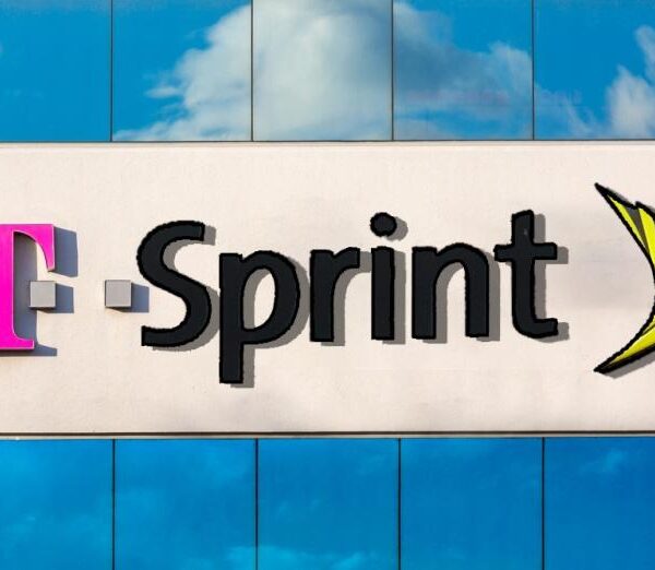 Председатель FCC одобрил слияние T-Mobile и Sprint (t sprint)