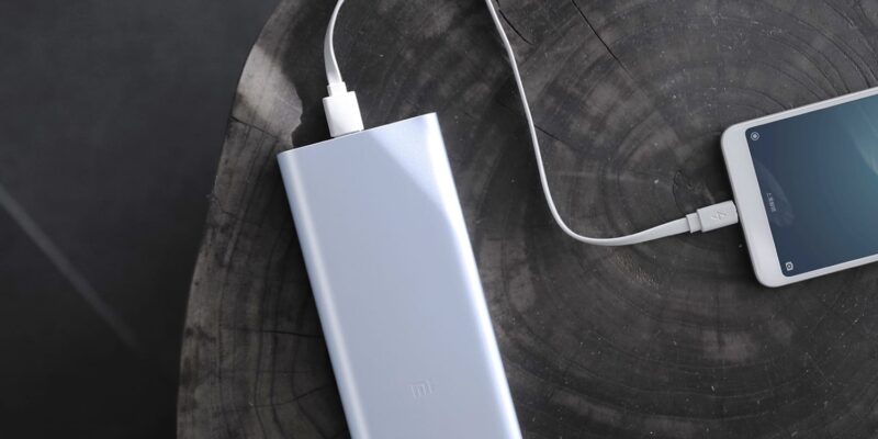 Xiaomi выпустит аккумулятор с беспроводной 30-ваттной зарядкой (xiaomi mi power bank 2 besplatno 00 1)