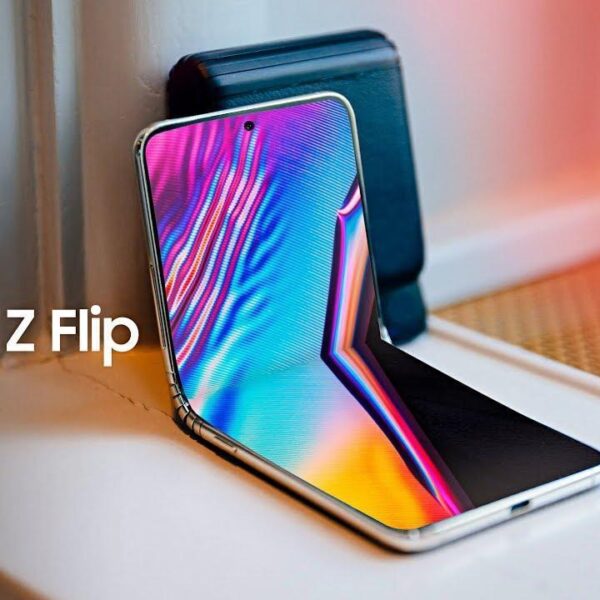 Galaxy Z Flip стал самым продаваемым складным устройством в 2020 году (maxresdefault 8)