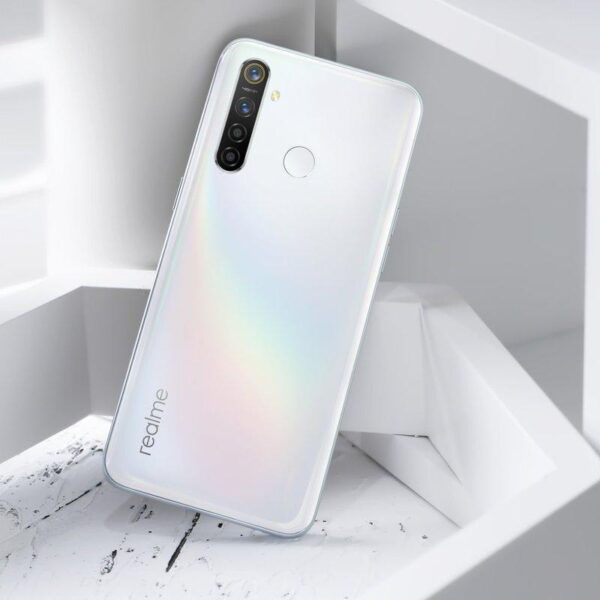 Realme 5 Pro теперь доступен в цвете Chroma White (eiggkvevaaa4rwp)