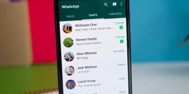 WhatsApp запустил голосовые чаты в больших группах (WhatsApp removes online requirement for use on multiple devices)