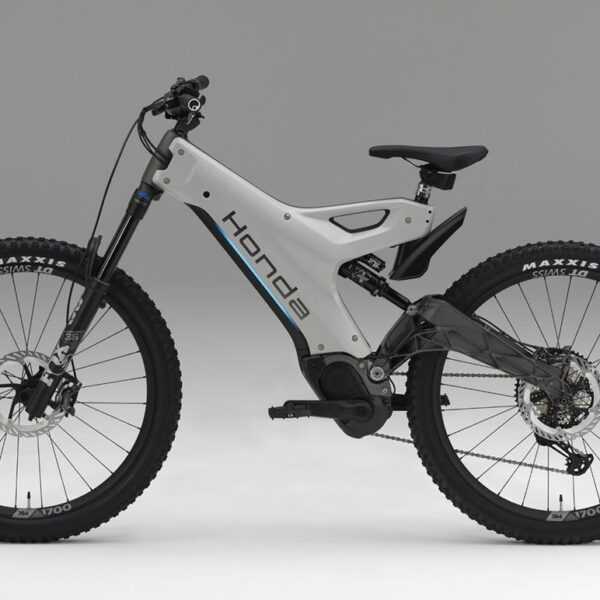 Honda представила электровелосипед с мотоциклетными технологиями — e-MTB (main)