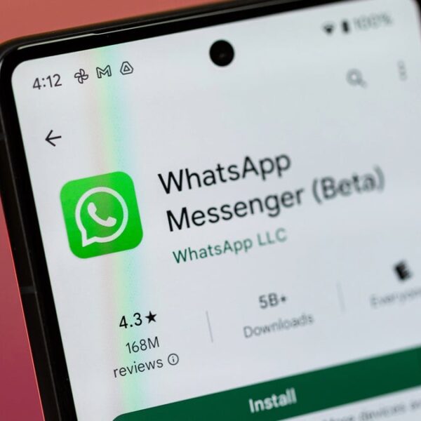 В WhatsApp можно будет смотреть прошлые статусы, как в социальных сетях (whatsapp takes a page from its social media siblings with easy access to past status updates.webp)