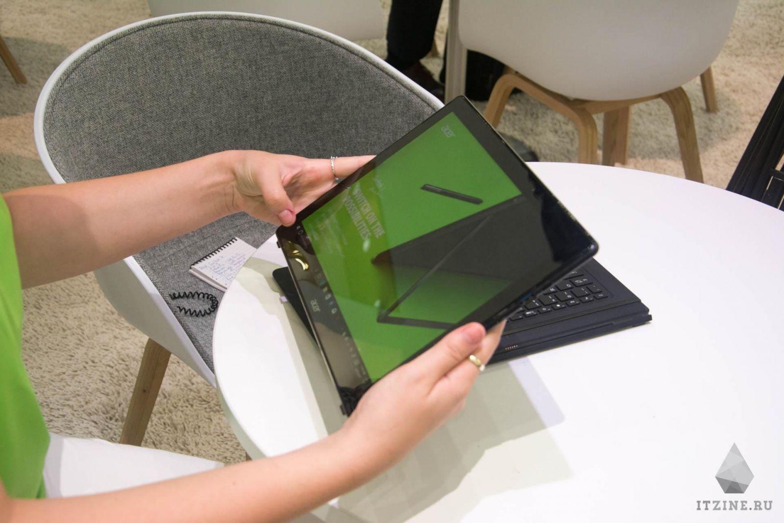 Acer Switch 7 в разобранном состоянии Acer Switch 7 в разобранном состоянии