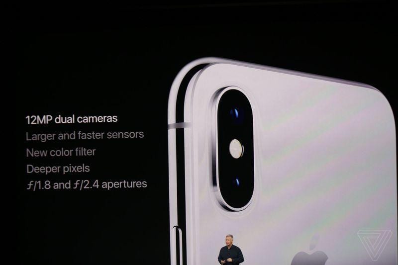 Мир не будет прежним. Apple представила iPhone X Мир не будет прежним. Apple представила iPhone X