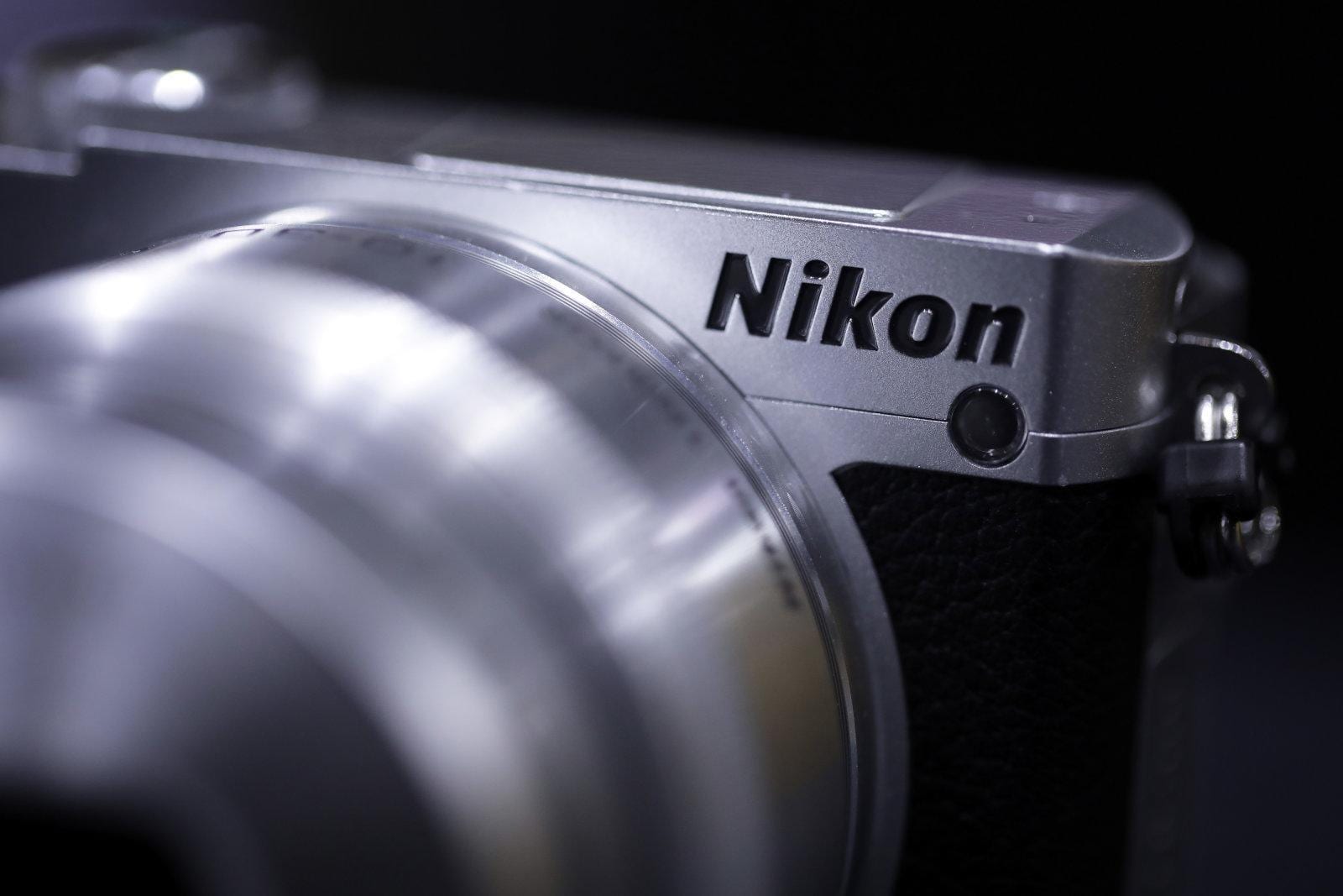 Nikon делает полнокадровую беззеркальную камеру
