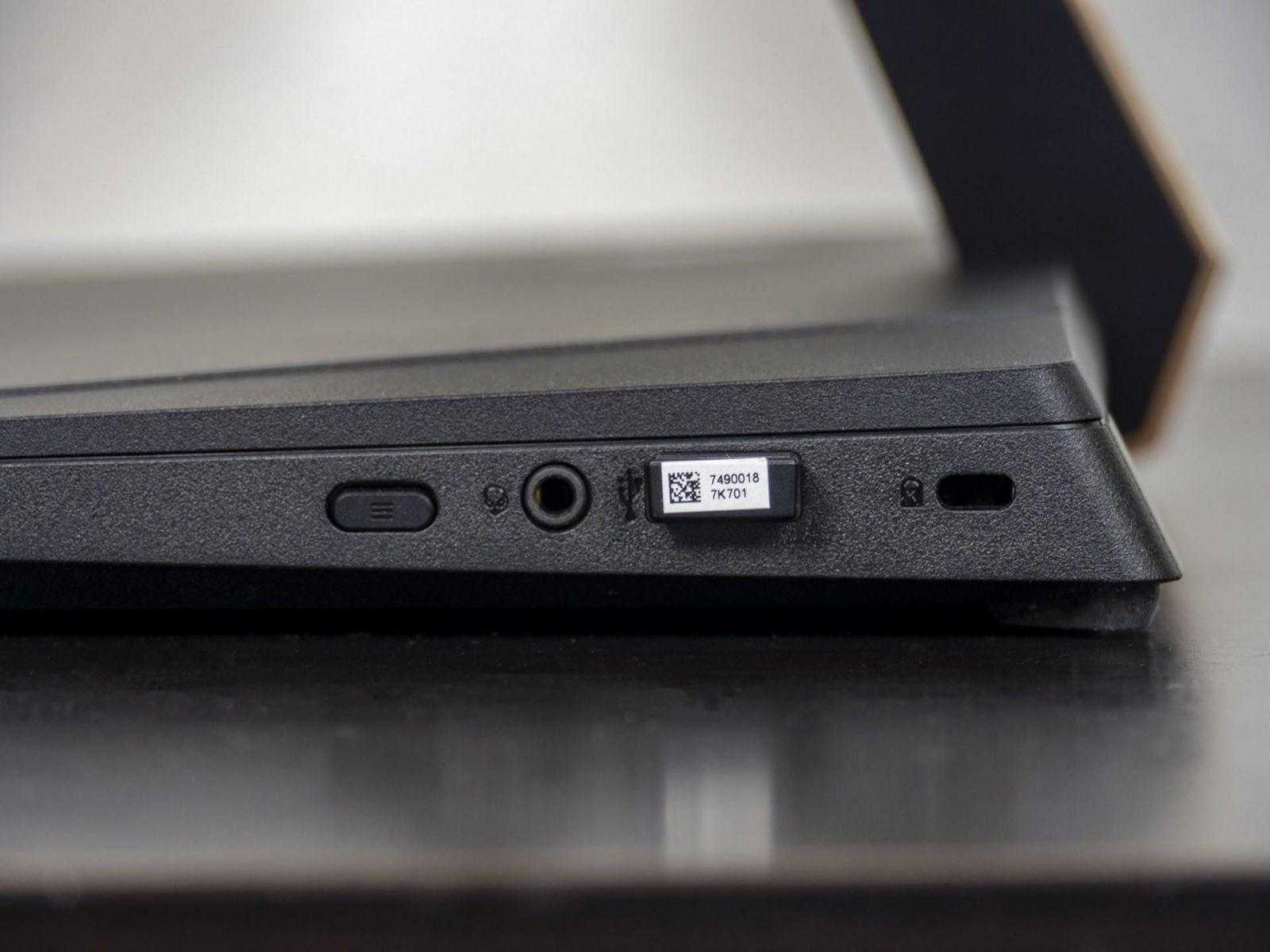 Порты на правой стороне Acer Aspire S24-880 Порты на правой стороне Acer Aspire S24-880