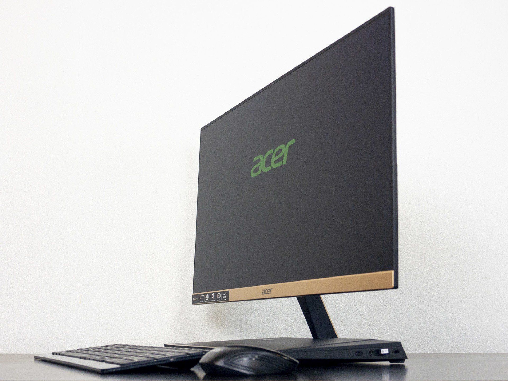 Внешний вид моноблока Acer Aspire S24-880 Внешний вид моноблока Acer Aspire S24-880