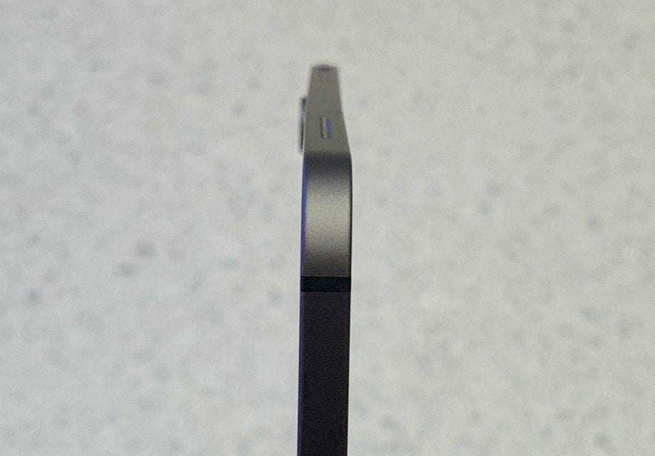 Новые iPad Pro гнутся, но это нормально