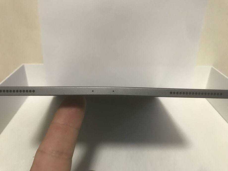 Новые iPad Pro гнутся, но это нормально