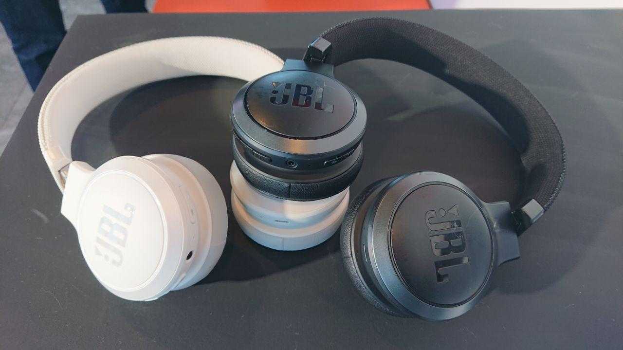 JBL представила новую линейку наушников в России JBL представила новую линейку наушников в России