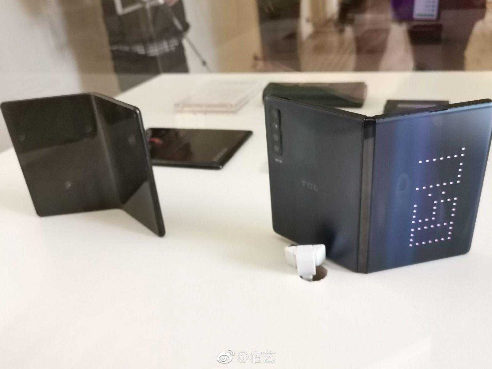 MWC 2019. У TCL есть свои сгибающиеся смартфоны