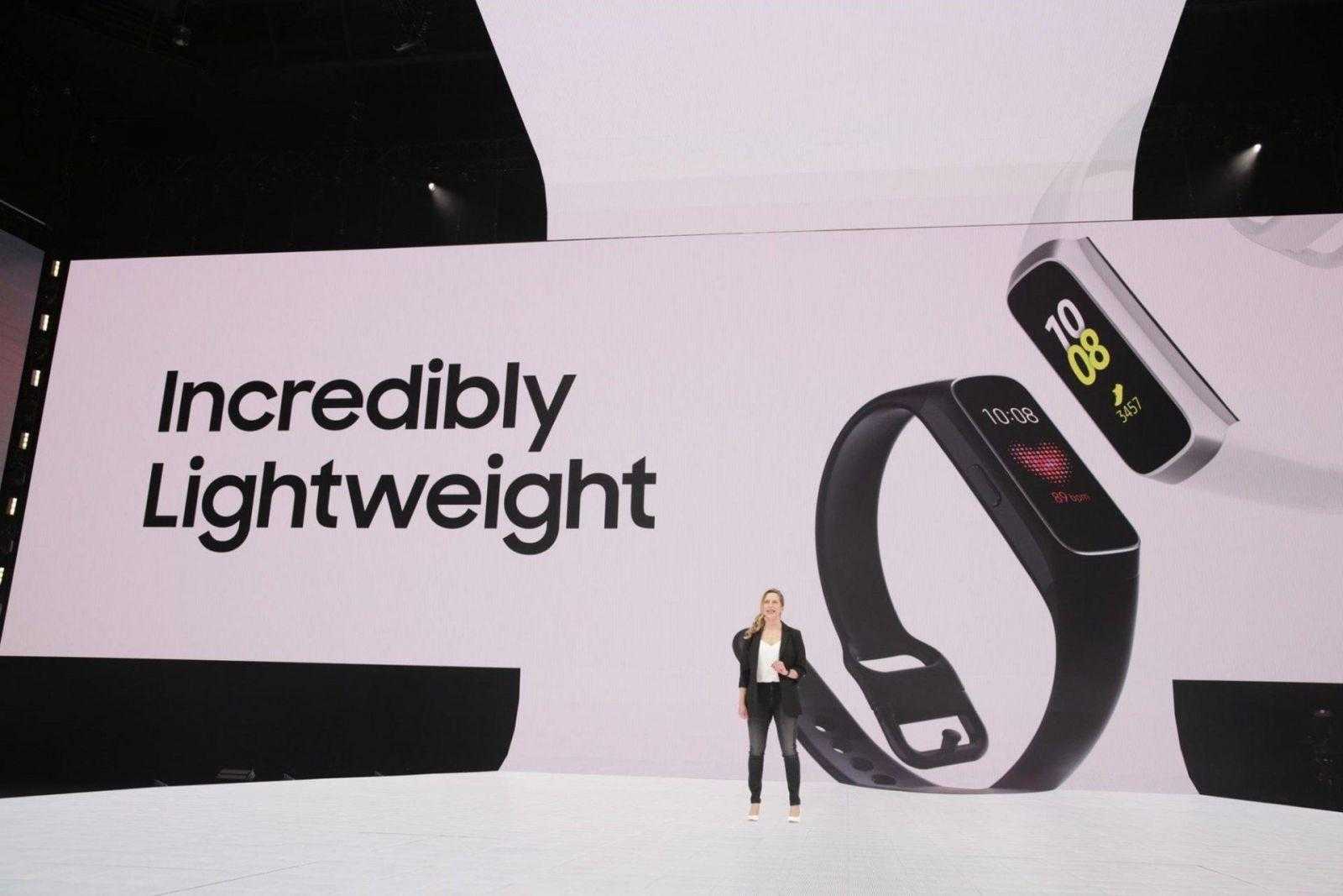 Samsung Galaxy Fit расширяет линейку носимых устройств компании Samsung Galaxy Fit расширяет линейку носимых устройств компании