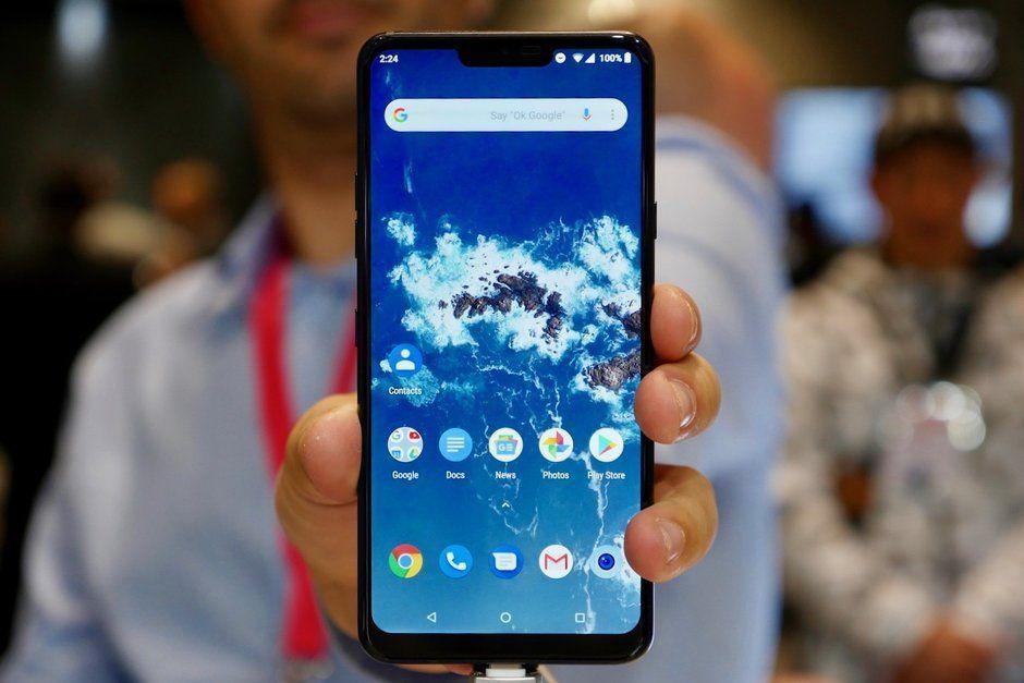 Продажи телефонов Android One выросли более чем на 250% в 2018 году, Android Go тоже пользуется спросом lg-g7-one-hands-on-preview-lgs-first-android-one-phone-is-fast-and-looks-good Продажи телефонов Android One выросли более чем на 250% в 2018 году, Android Go тоже пользуется спросом