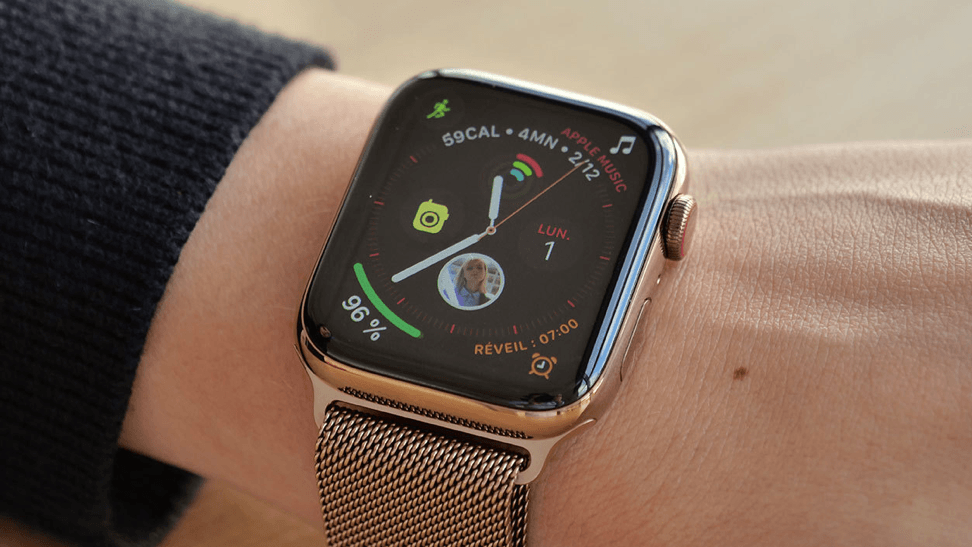 Половина мировых продаж смарт-часов приходится на Apple Watch