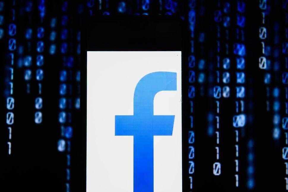 Некоторые популярные приложения на Android всё ещё отправляют ваши данные в Facebook