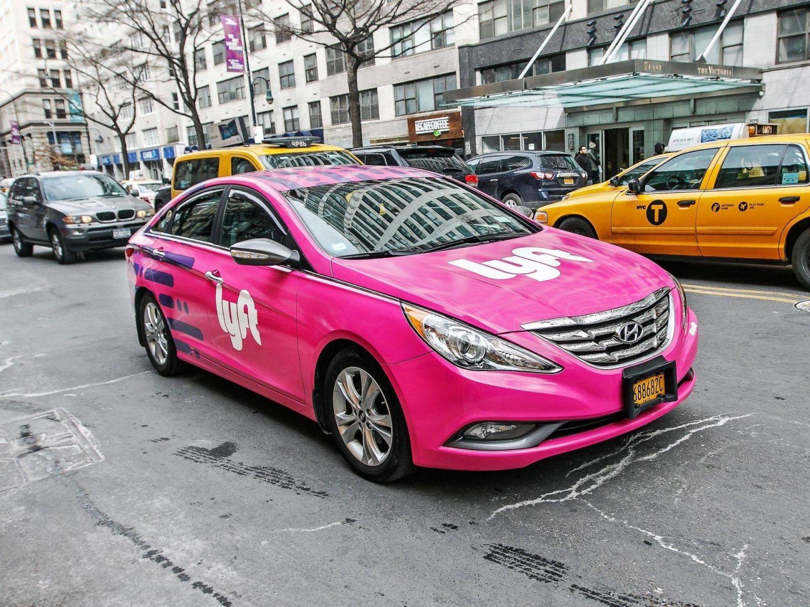 Lyft вышла на биржу и провела IPO раньше Uber Lyft вышла на биржу и провела IPO раньше Uber