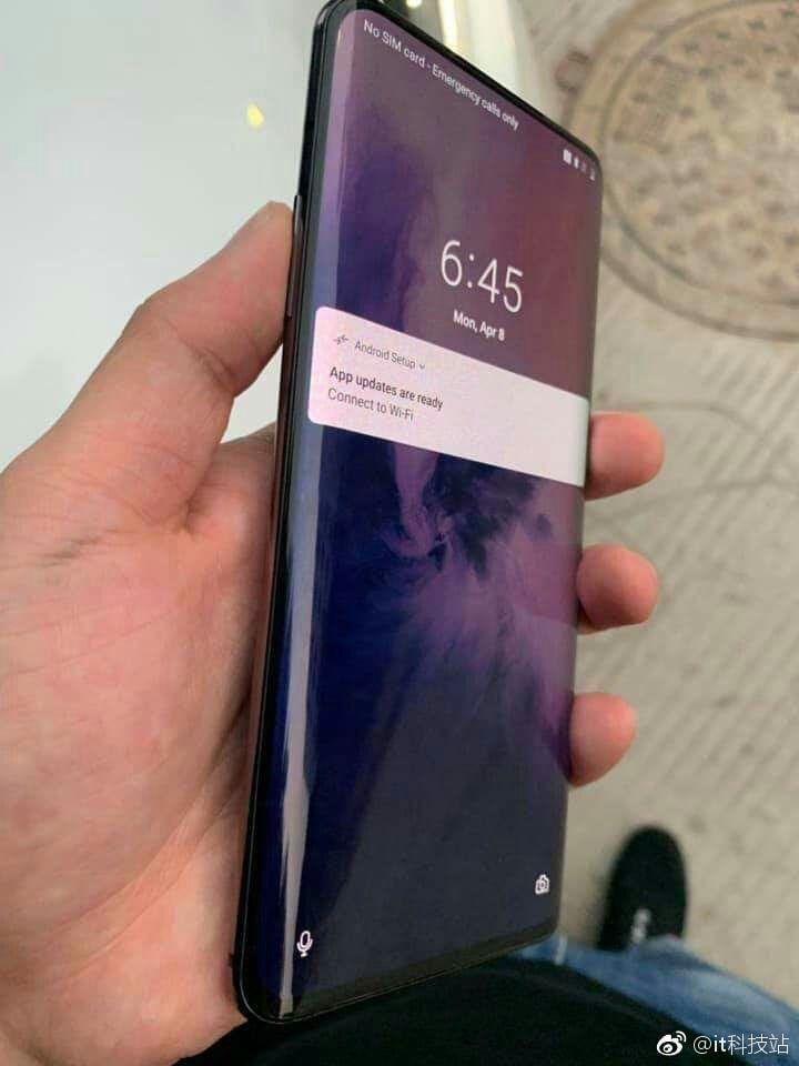 В сеть утекли живые фотографии OnePlus 7 Pro В сеть утекли живые фотографии OnePlus 7 Pro