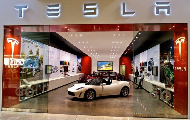 Tesla сократила десятки сотрудников отдела продаж и уходит в онлайн Tesla сократила десятки сотрудников отдела продаж и уходит в онлайн