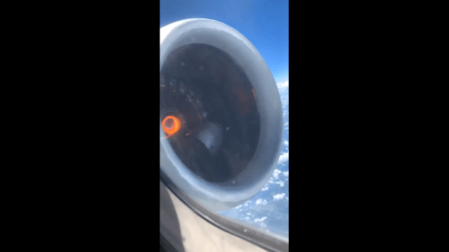 У Delta Airlines MD-88 загорелся двигатель У Delta Airlines MD-88 загорелся двигатель