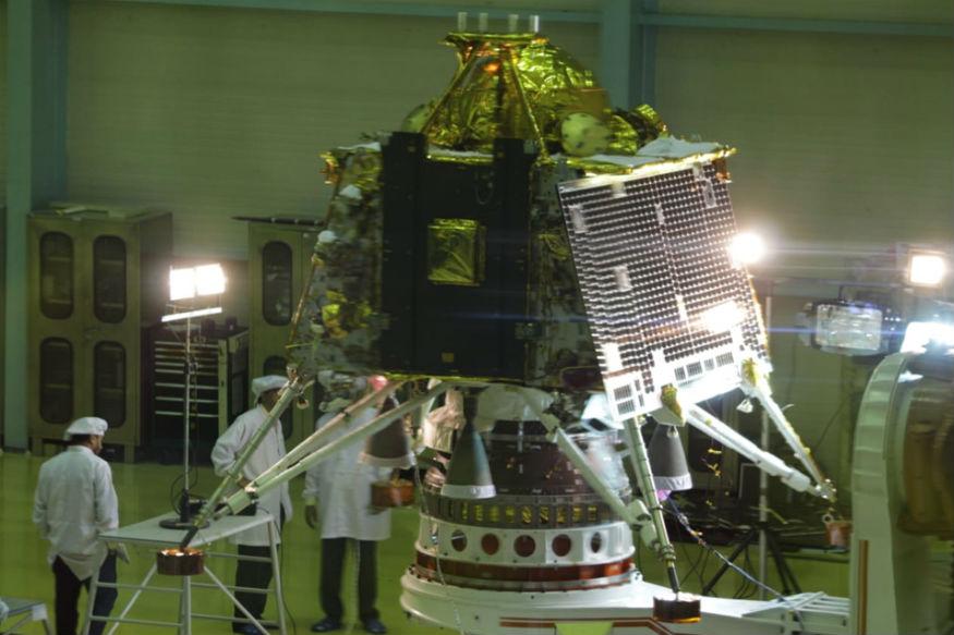 Индийский лунный модуль выходит на орбиту Луны для посадки