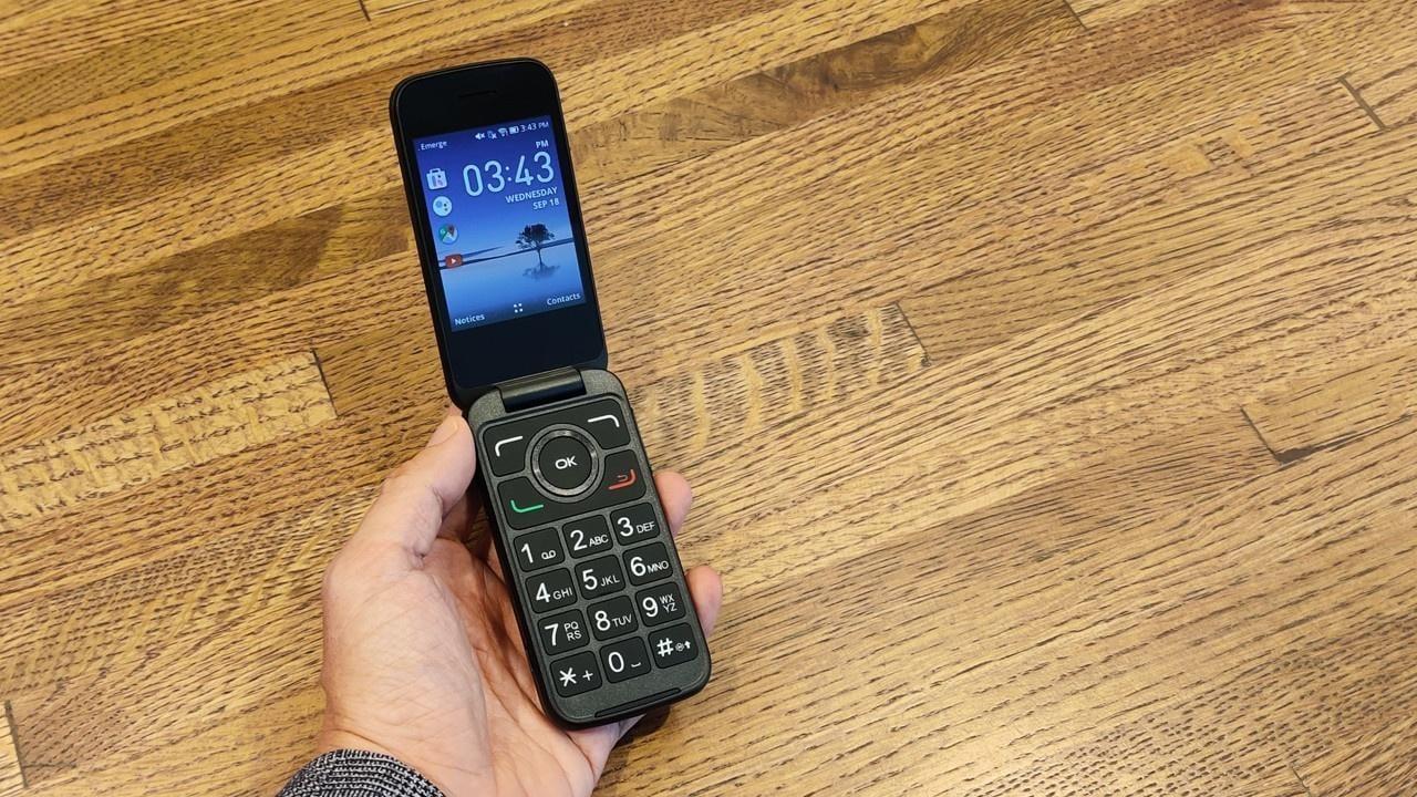 Компания Alcatel представила «умный телефон» нового поколения