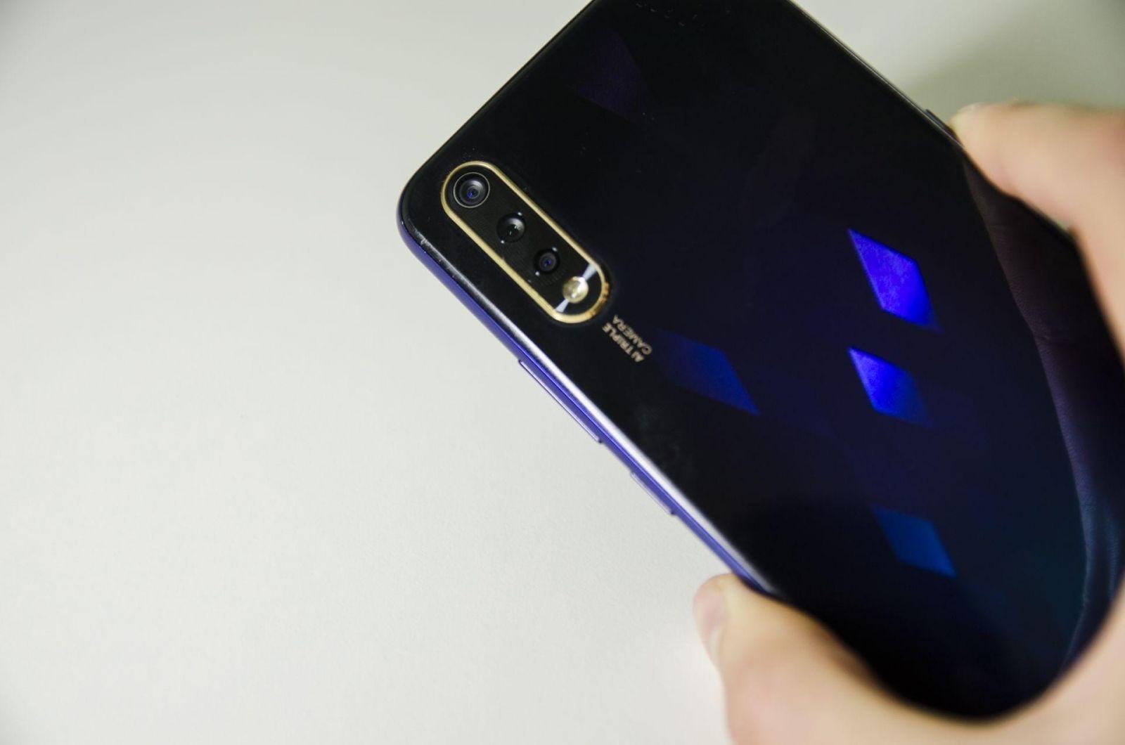 Обзор Vivo V17 Neo — тот самый крепкий середнячок
