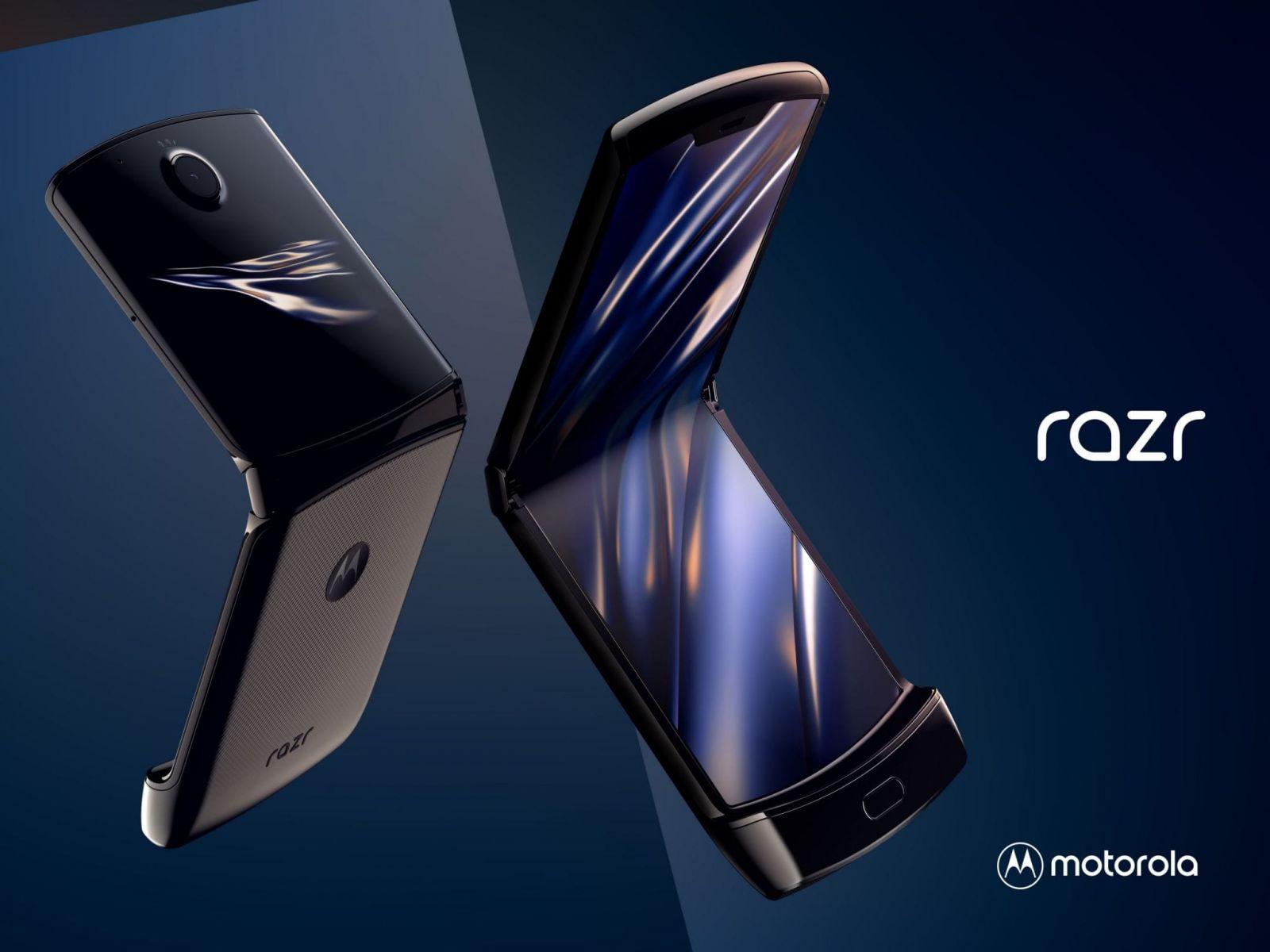 Motorola представила смартфон-раскладушку Motorola Razr