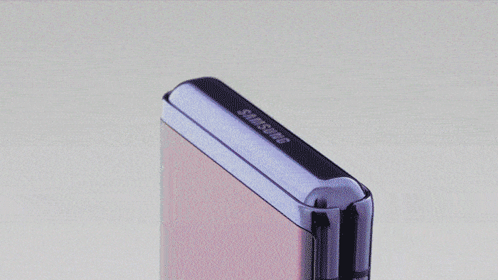 Samsung Galaxy Z Flip поступил в продажу в России