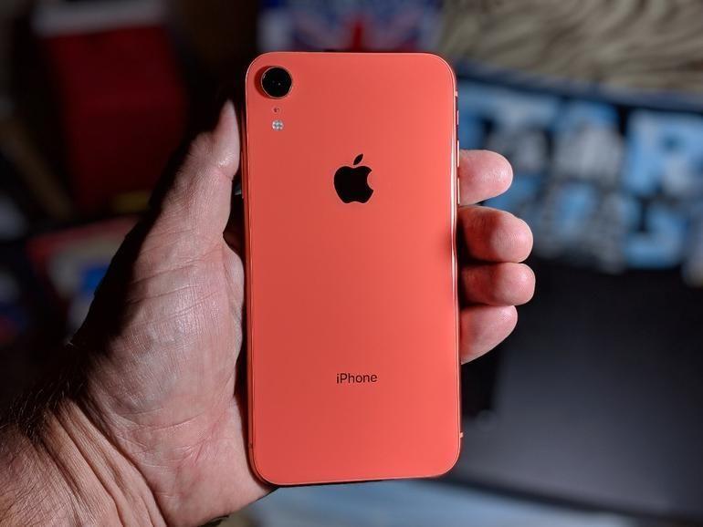 Опубликован рейтинг самых продаваемых смартфонов 2019 года iphone-xr-in-hand-2 Опубликован рейтинг самых продаваемых смартфонов 2019 года