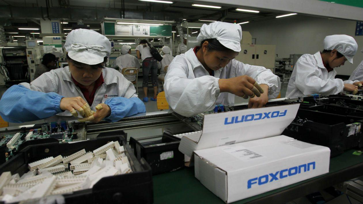 Foxconn возобновляет производство iPhone 9 foxconn-1 Foxconn возобновляет производство iPhone 9