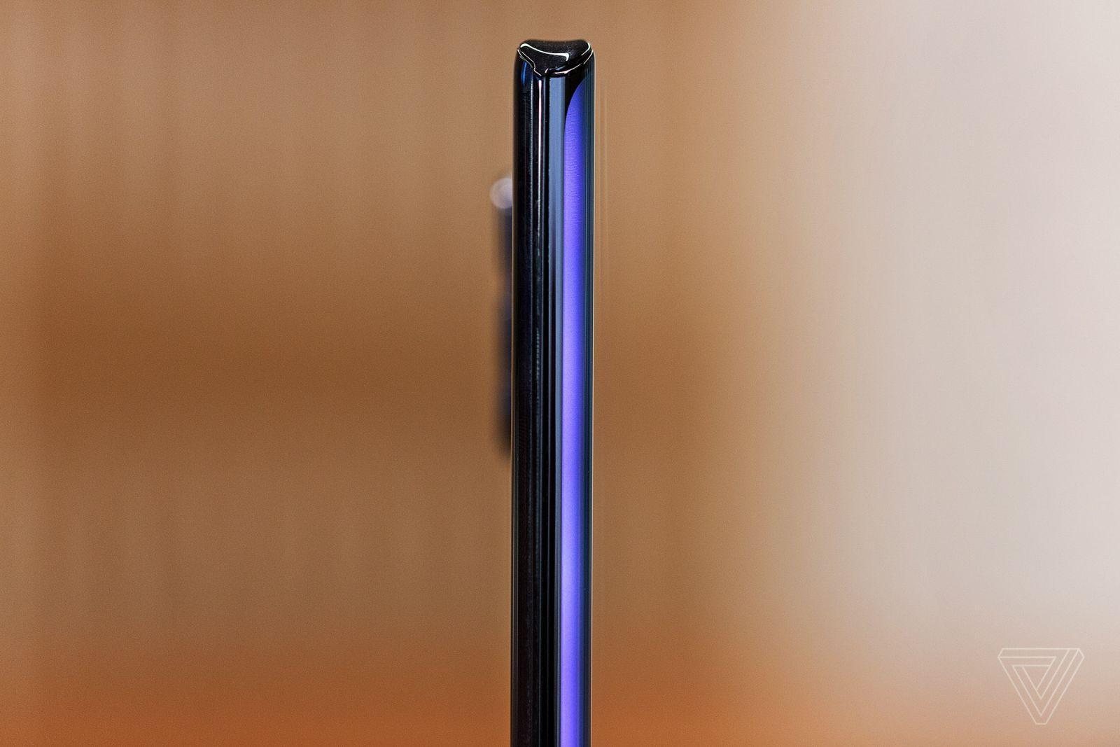 Motorola представила флагманский смартфон Motorola Edge Plus Motorola представила флагманский смартфон Motorola Edge Plus