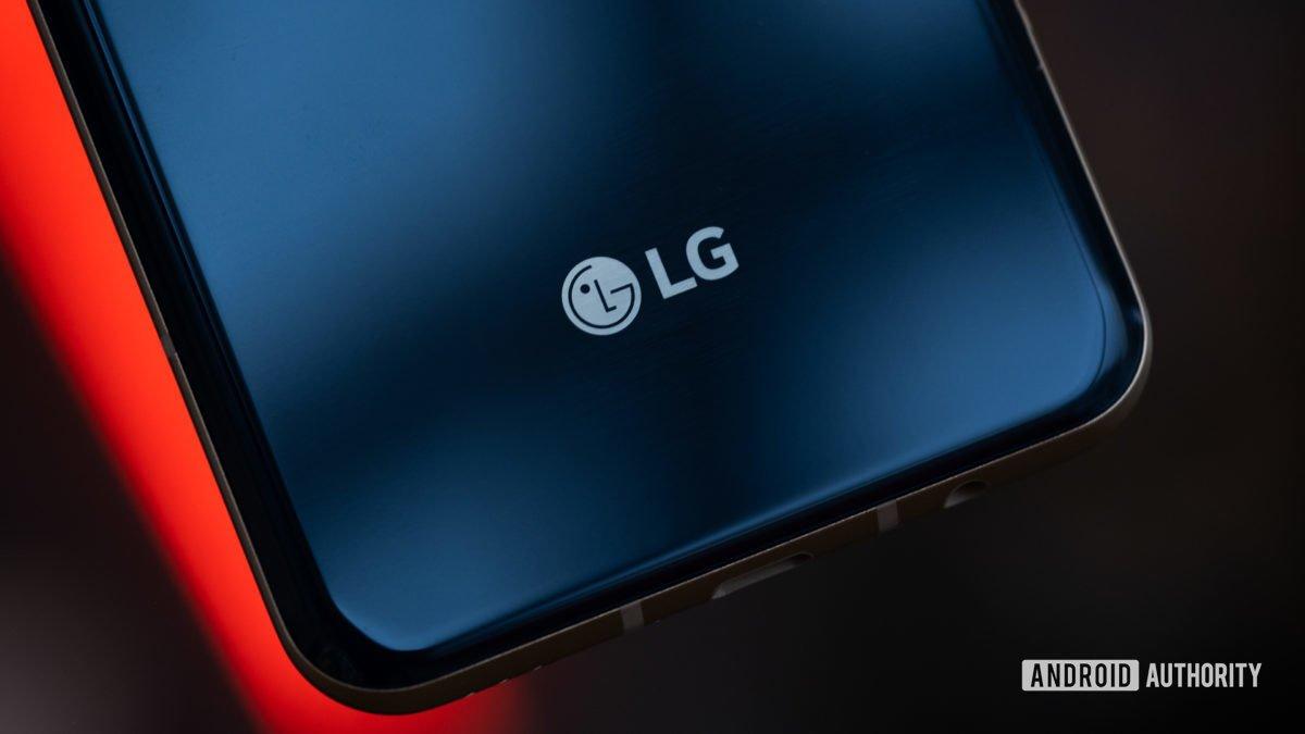 LG V60 логотип и камера макро 2