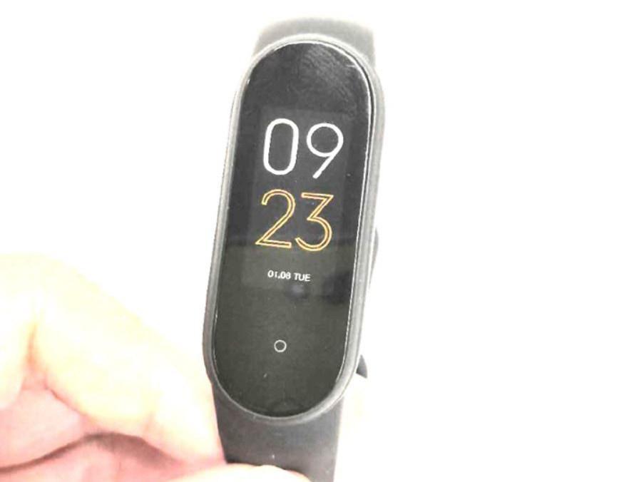 В сеть утекли "живые" фото Xiaomi Mi Band 5