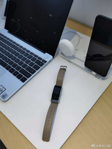 Опубликованы характеристики фитнес-браслета Huawei Talkband B6