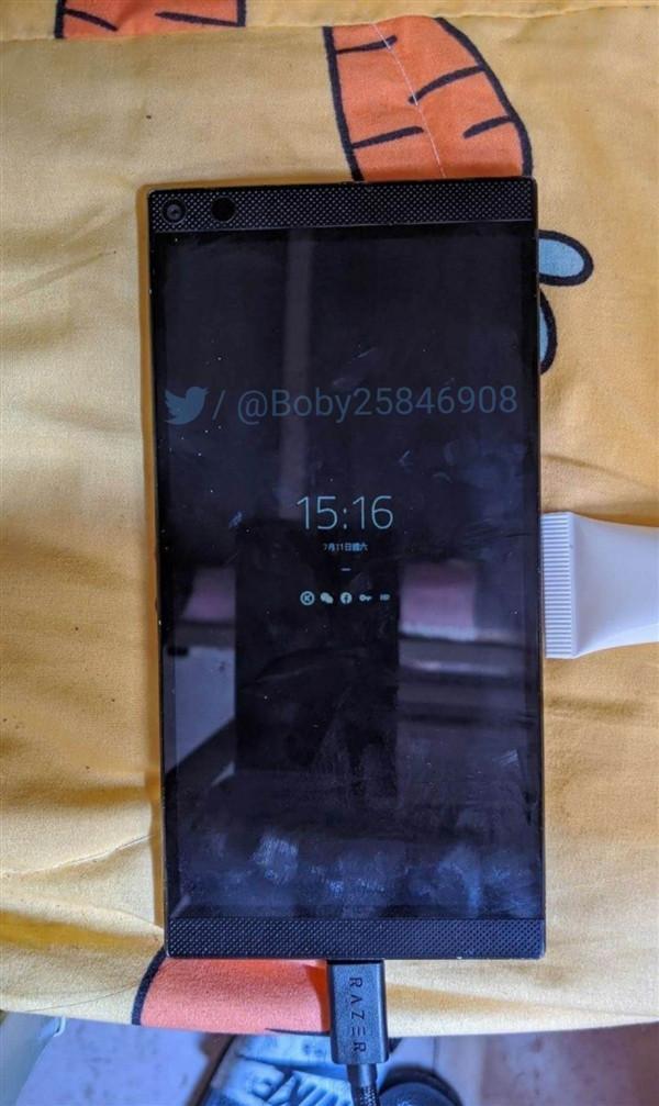 В сеть утекли фотографии Razer Phone 3