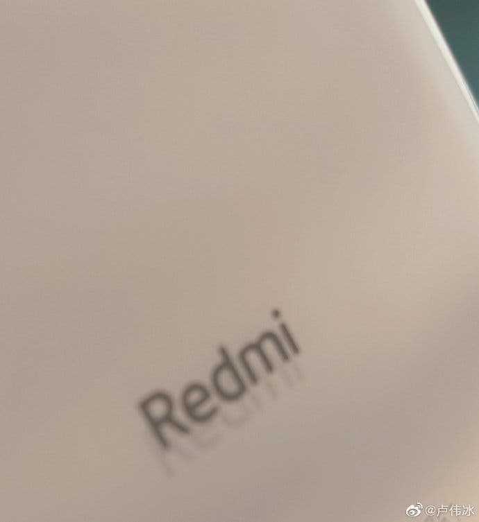 Генеральный директор Redmi опубликовал фото неизвестного смартфона