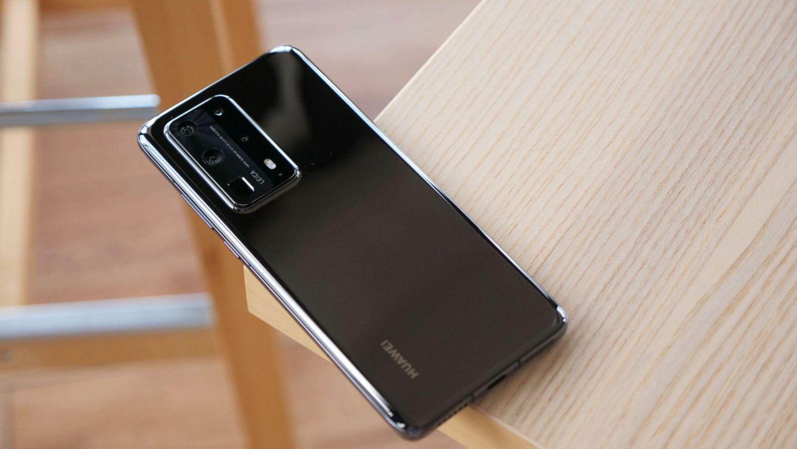В России стартовали розничные продажи флагмана Huawei P40 Pro+